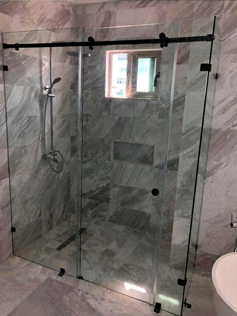 Mamparas-de-Bano-WindGlass-SRL-31